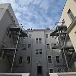 Hostal Sc & *